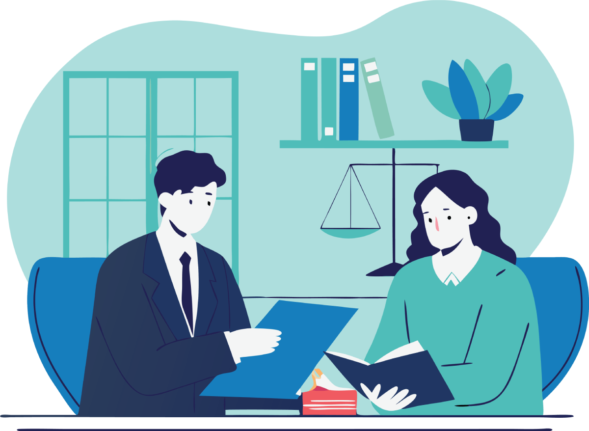 Deux personnes discutant de documents